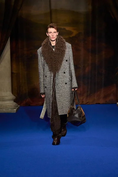 Look 26